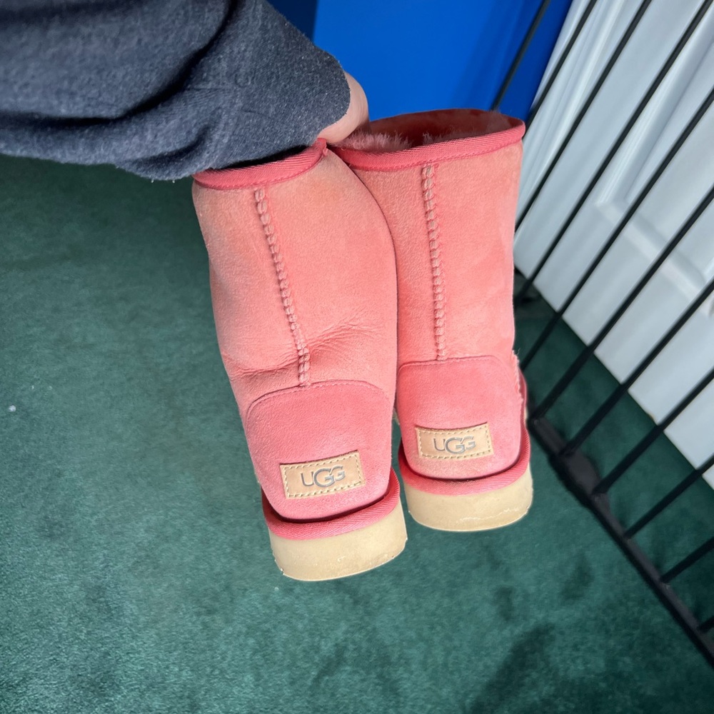 Classic Uggs size 7